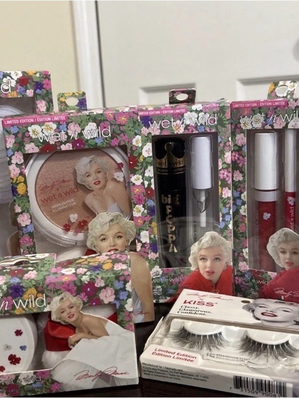 wet n wild Limited Edition Marilyn Monroe Makeup Set – Pink, Red & Gold Accents